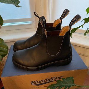 Blundstones Size 4.5